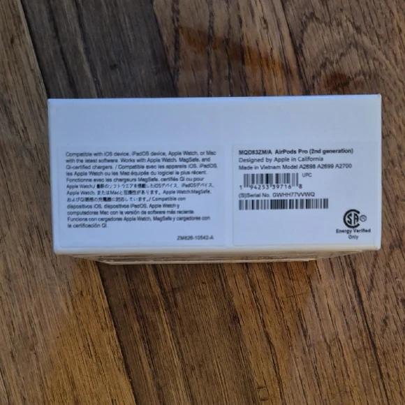 White Wireless Earbuds - Picture 2 of 5